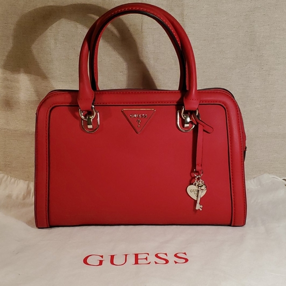 Guess Handbags - 👜 Guess red satchel